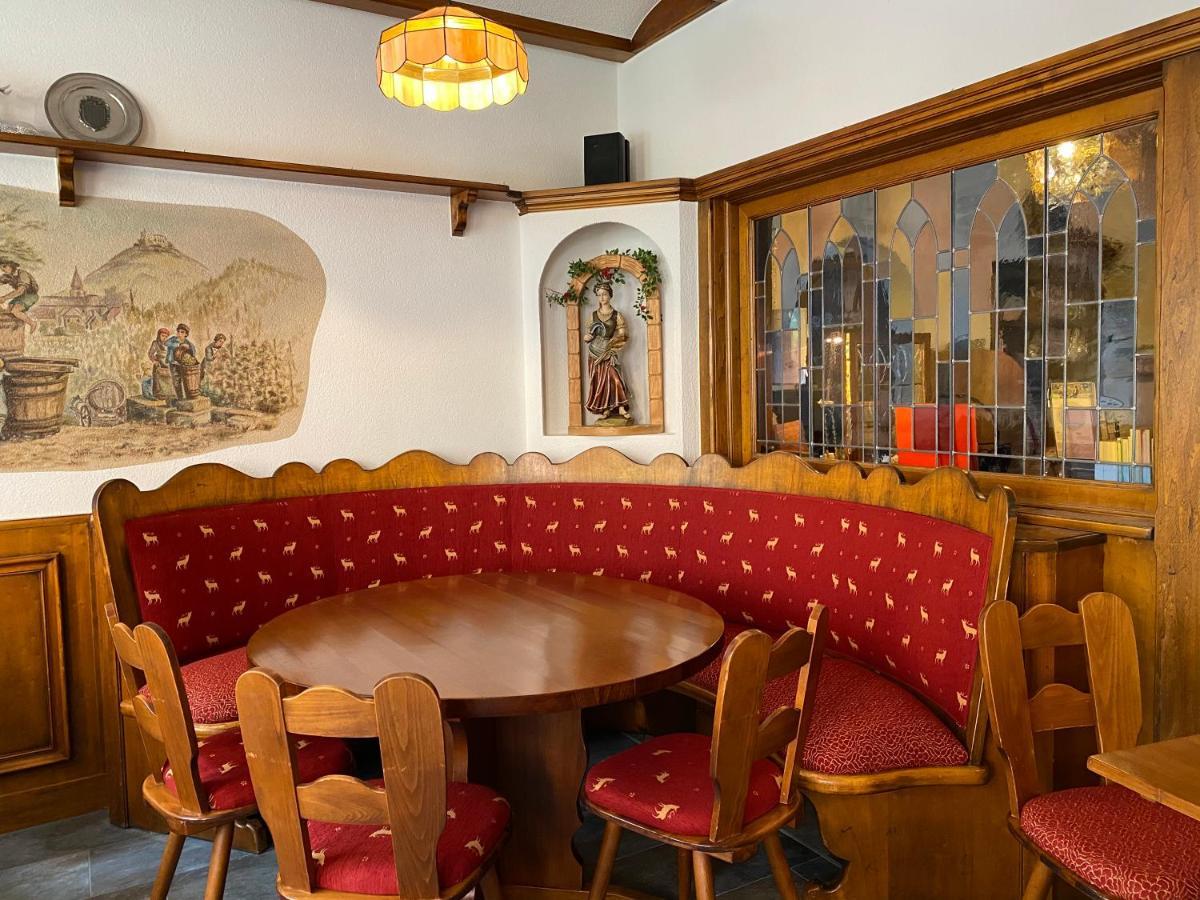 Gasthaus Zum Hirschen Staufen Exterior foto