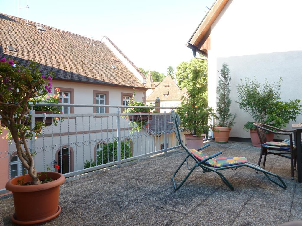 Gasthaus Zum Hirschen Staufen Exterior foto