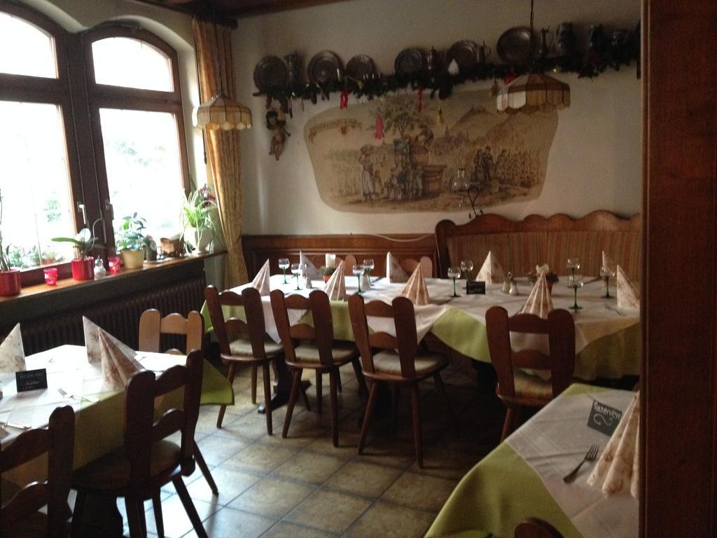 Gasthaus Zum Hirschen Staufen Exterior foto